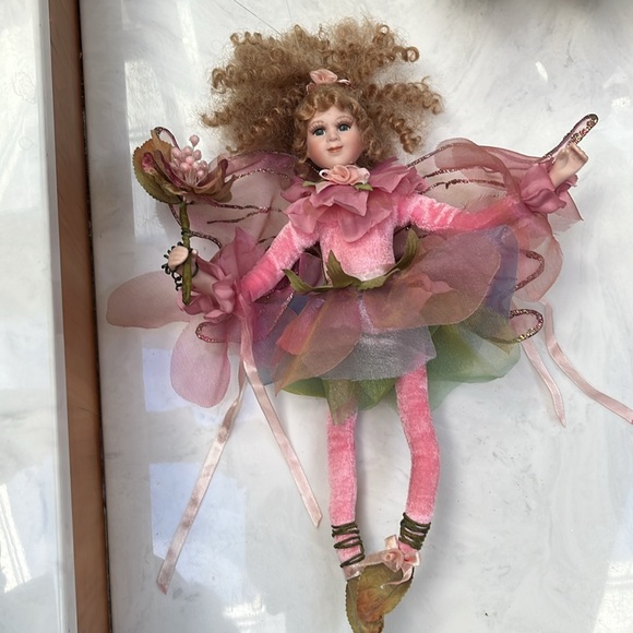 Fairy. Pre owned. Excellent condition. - Picture 2 of 9